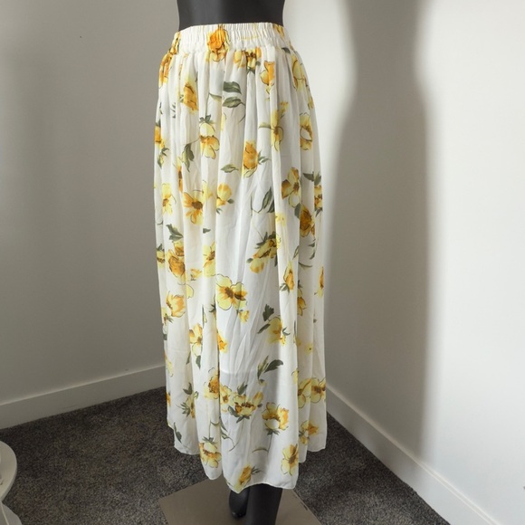 Dresses & Skirts - Women’s White Maxi Skirt with Yellow Floral Print